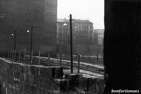 Berliner Mauer an der Bernauer Straße in 1961
